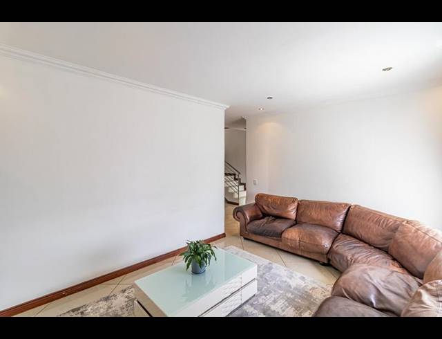 3 BEDROOM HOUSE FOR SALE IN MIDSTREAM ESTATE